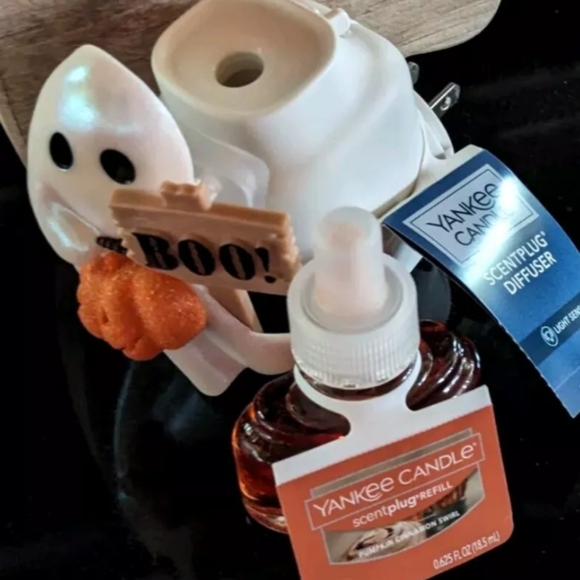 Yankee Candle Light Sensor Wall Plug In Ghost "Boo" With (1) Refill Scent~NEW~ - Picture 3 of 3